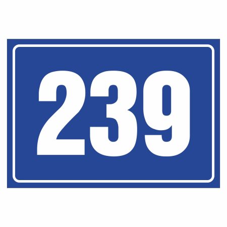 Tabliczka adresowa z numerem domu z niebieskim tłem i białymi literami